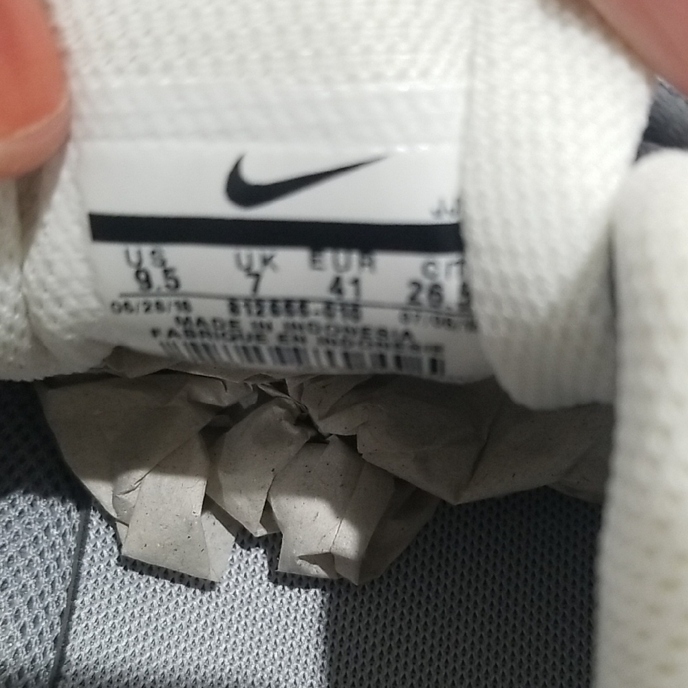 Nike Women's Light Gray Sneakers - Picture 3 of 5